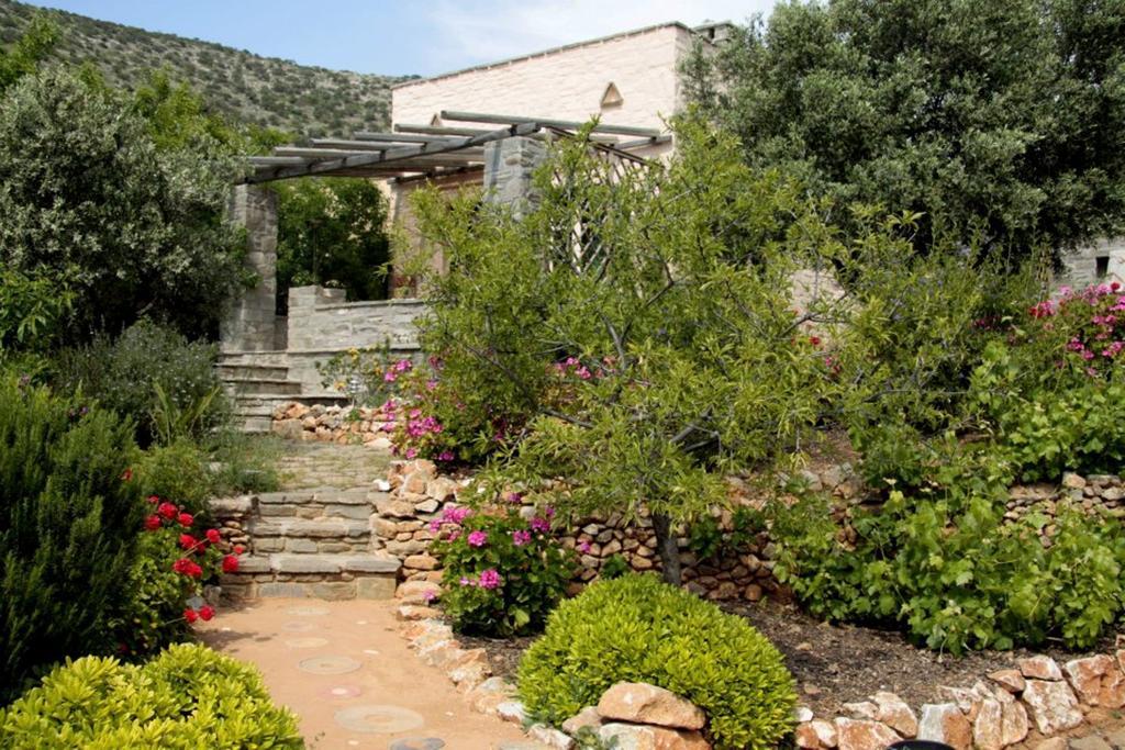 To The Garden Konuk evi Angairiá Dış mekan fotoğraf